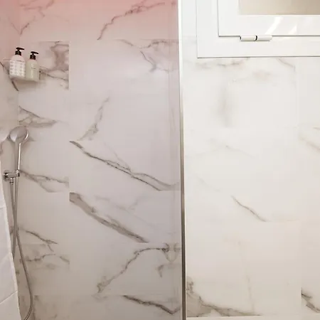 De Tres En ז'ירונה