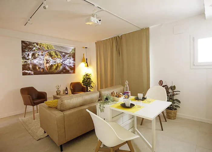 De Tres En * خيرونا