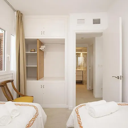 De Tres En Apartamento *